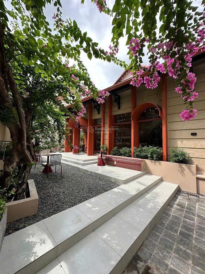 Bán villa sân vườn lõi trung tâm quận 3 pasteur  21 x 25m(280m2) 3 tầng hđt 7000usd/th 160 tỷ