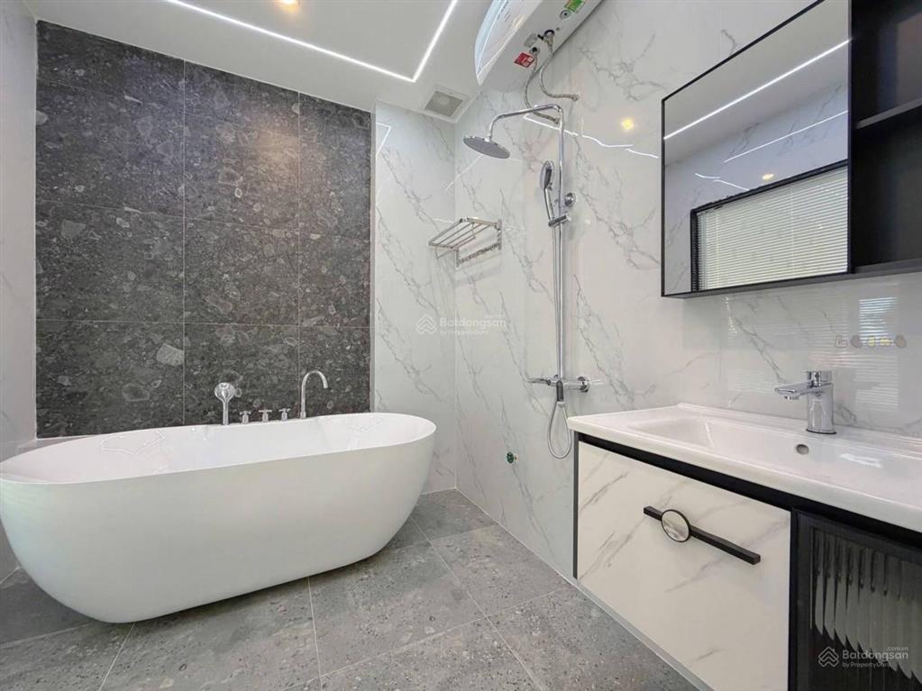 Bán tòa nhà chdv mặt tiền trần bình trọng, bình thạnh  5x18,5m  7 tầng. hđt 100tr/th. chỉ 24 tỷ