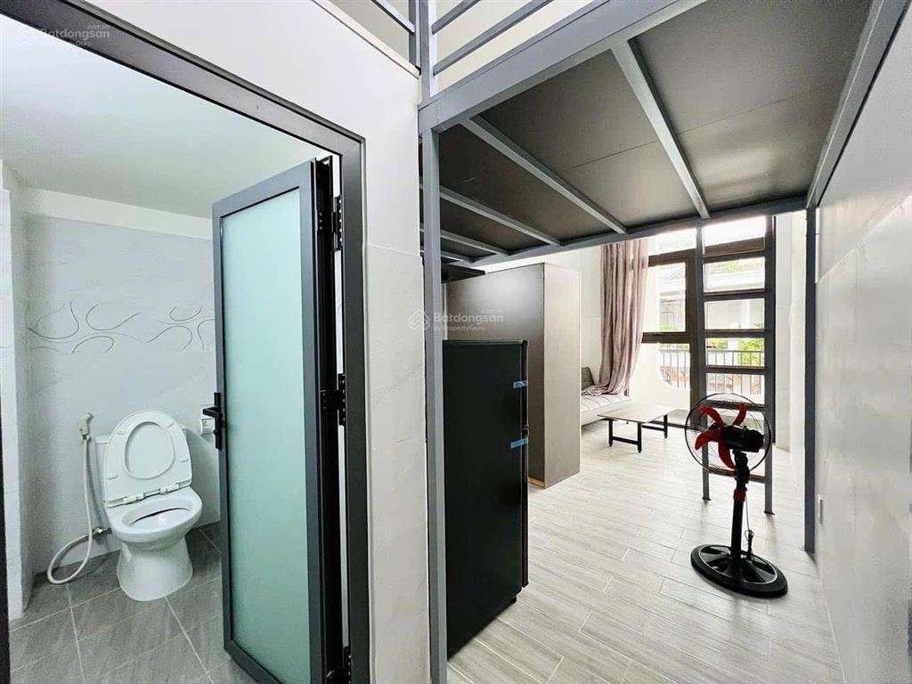 Cho thuê căn hộ duplexban cônghầm xethang máy gần nguyễn gia trí