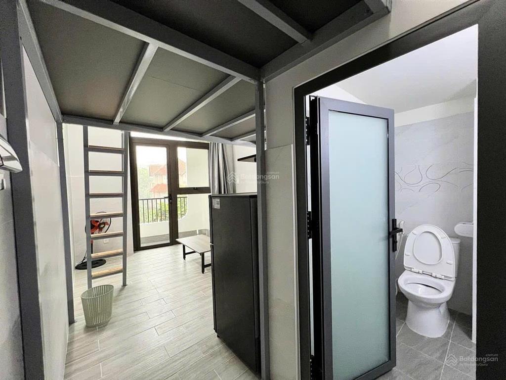 Cho thuê căn hộ duplexban cônghầm xethang máy gần nguyễn gia trí