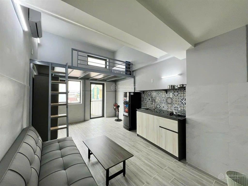 Cho thuê căn hộ duplexban cônghầm xethang máy gần nguyễn gia trí