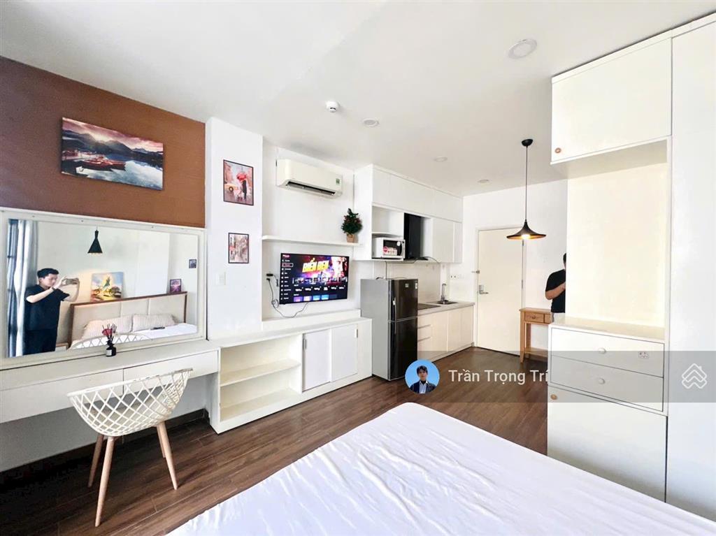 Cho thuê chung cư mini dạng studio cao cấp, cửa sổ, ban công thoáng ngay nguyễn cửu vân