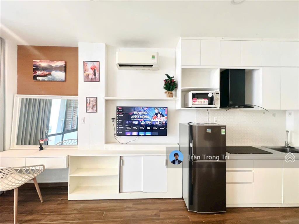 Cho thuê chung cư mini dạng studio cao cấp, cửa sổ, ban công thoáng ngay nguyễn cửu vân