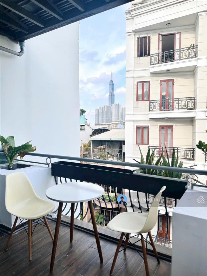 Cho thuê chung cư mini dạng studio cao cấp, cửa sổ, ban công thoáng ngay nguyễn cửu vân