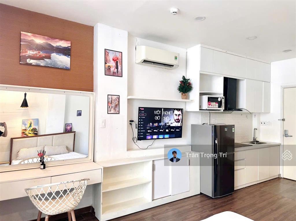 Cho thuê chung cư mini dạng studio cao cấp, cửa sổ, ban công thoáng ngay nguyễn cửu vân