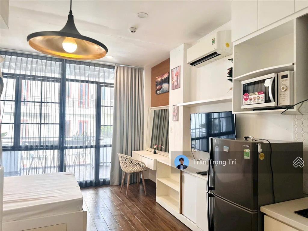 Cho thuê chung cư mini dạng studio cao cấp, cửa sổ, ban công thoáng ngay nguyễn cửu vân