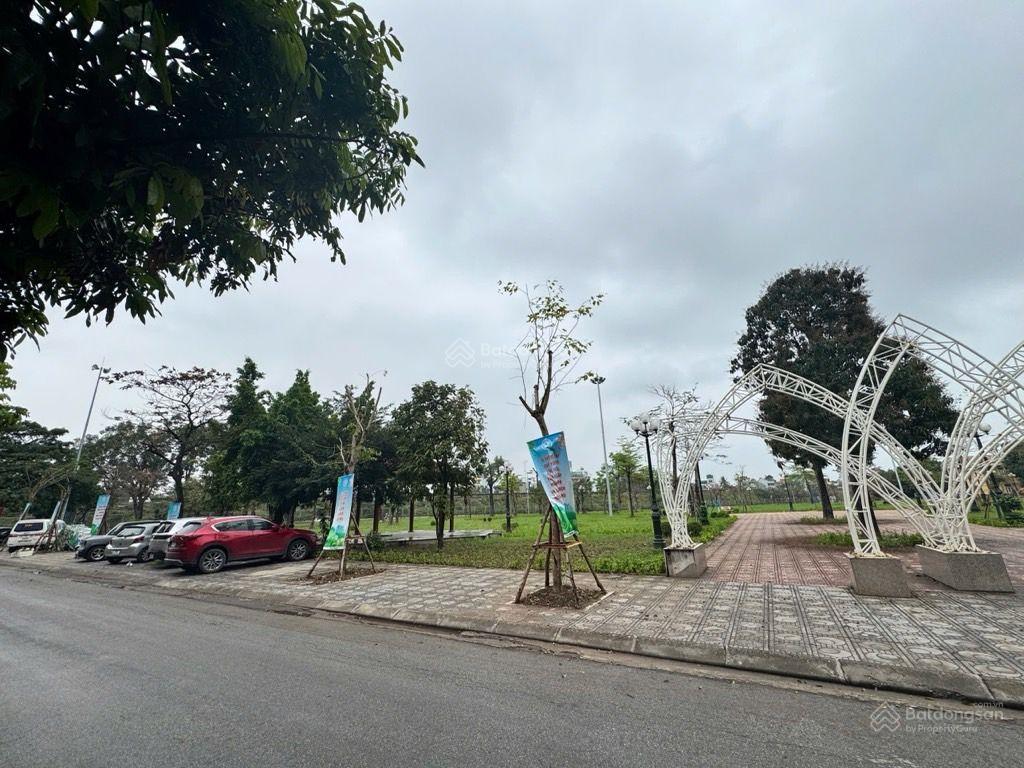 Khuyến lương,dt 57.5m,mt 4.5.sổ nét, oto đỗ cổng,đối diện công viên. chào 9.2t,chỉnh chủ