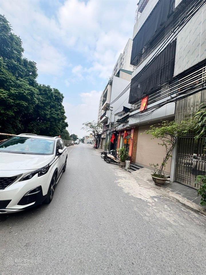 Khuyến lương,dt 57.5m,mt 4.5.sổ nét, oto đỗ cổng,đối diện công viên. chào 9.2t,chỉnh chủ