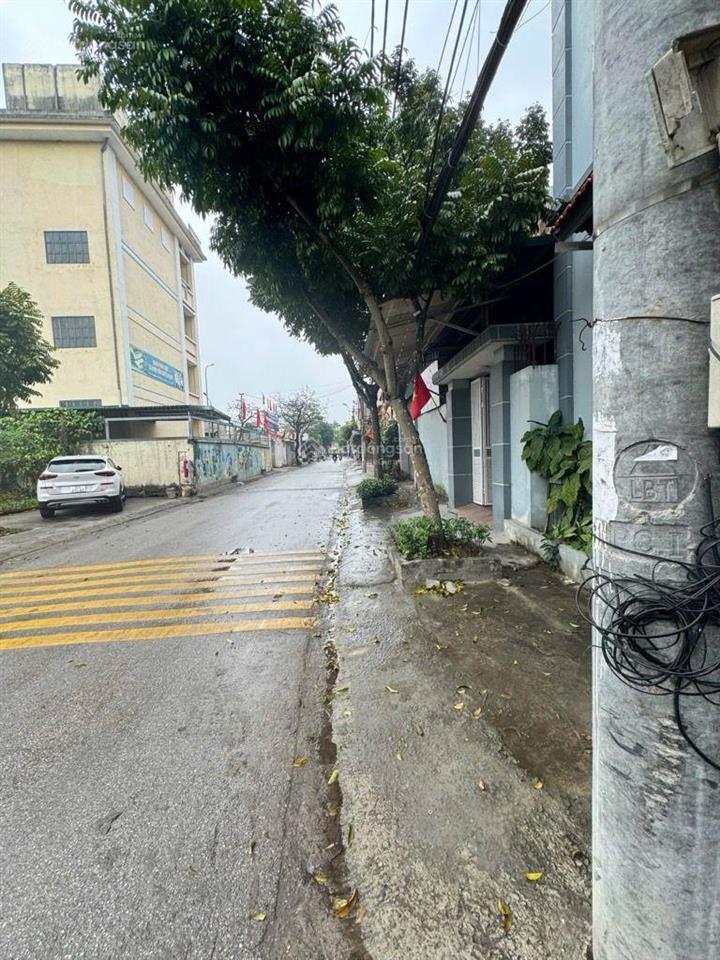 Khuyến lương,dt 57.5m,mt 4.5.sổ nét, oto đỗ cổng,đối diện công viên. chào 9.2t,chỉnh chủ