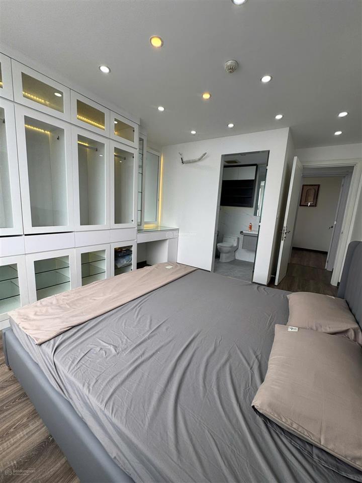 Chính chủ bán  căn góc 3pn 90m2 to nhất  view thành phố  nội thất đầy đủ, nhà mới