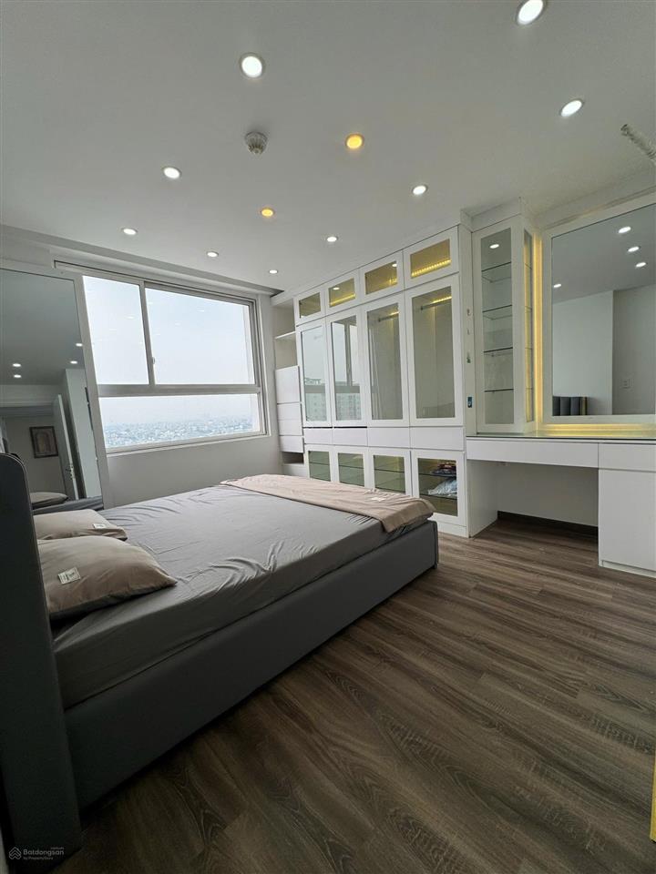 Chính chủ bán  căn góc 3pn 90m2 to nhất  view thành phố  nội thất đầy đủ, nhà mới