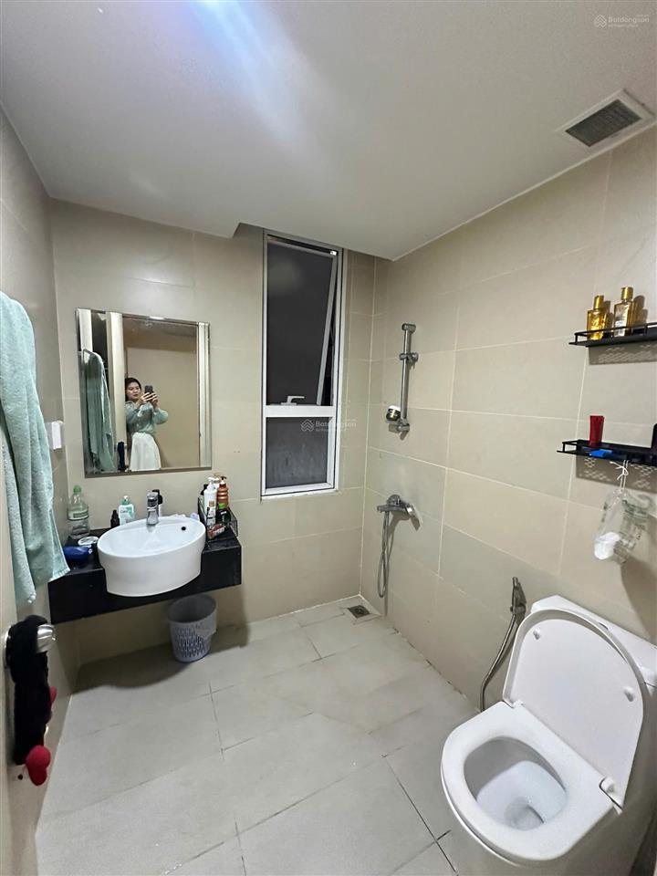 Bán căn 3pn, 2wc 80m2, đủ nội thất, khu 1, nhìn hồ bơi, có sẵn hđ thuê