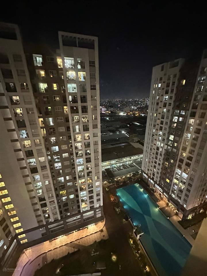 Bán căn 3pn, 2wc 80m2, đủ nội thất, khu 1, nhìn hồ bơi, có sẵn hđ thuê