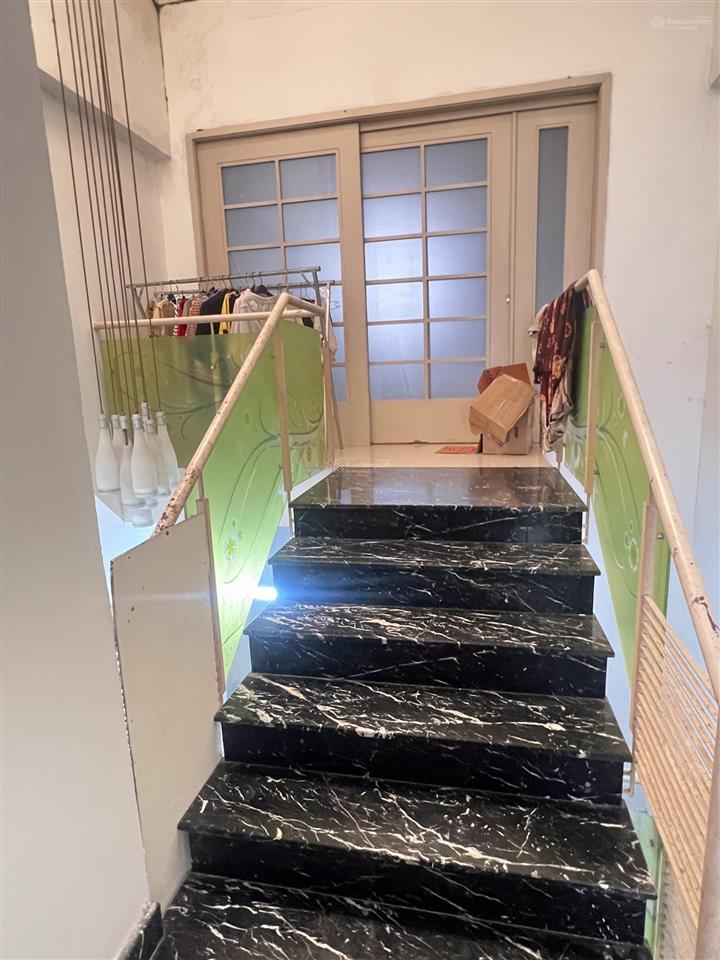 Mặt tiền lê quốc trinh tân phú, vừa ở vừa kinh doanh giá 11 tỷ, diện tích 4x18m