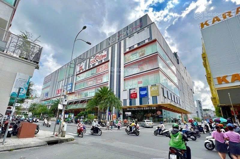 Bán nhà mặt tiền sư vạn hạnh  đoạn vạn hạnh mall | dt 8x18m | 6 tầng| hđt 12.000$/th | giá 60 tỷ