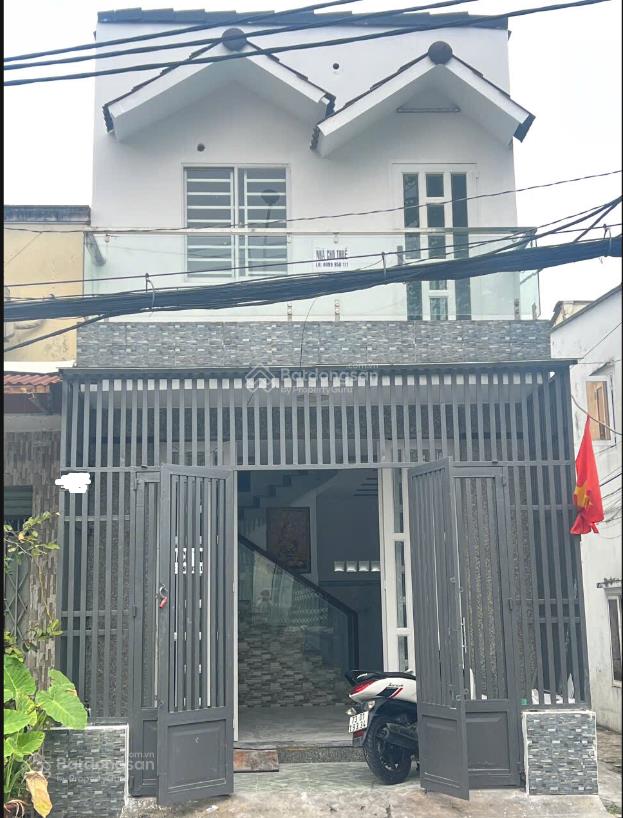 Nhà thuê mặt tiền hoàng ngân, phường phú định, q8  căn góc thoáng mát, cửa sổ hông và cửa sổ sau