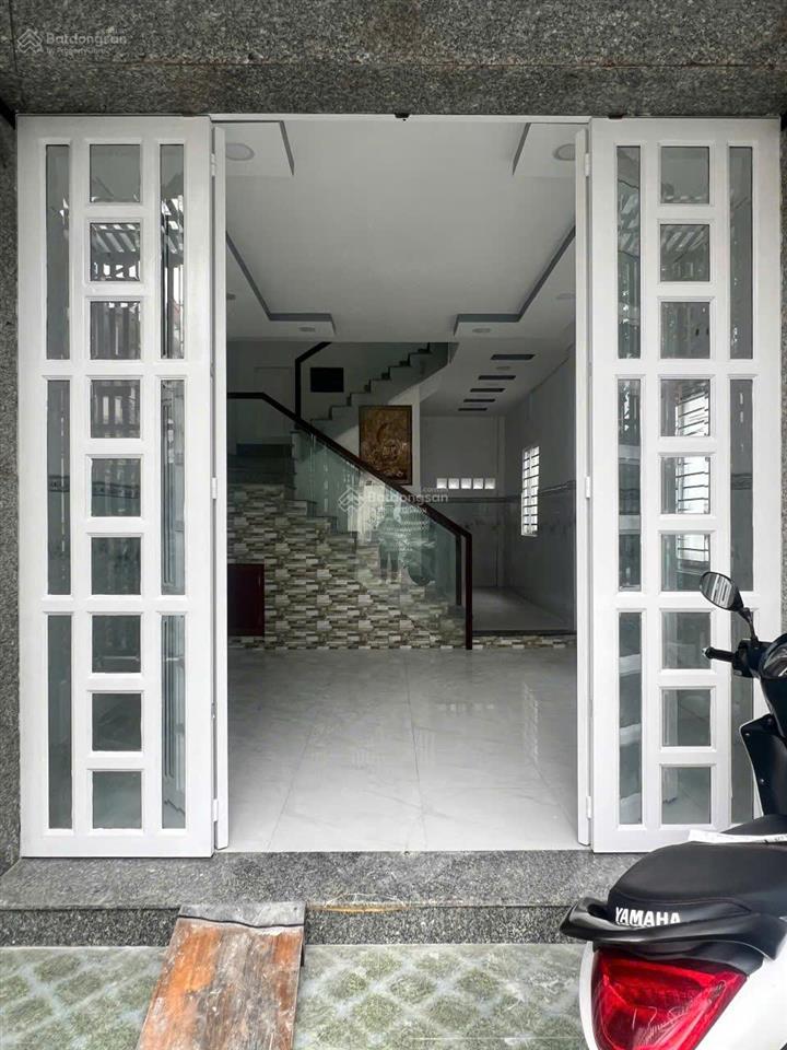 Nhà thuê mặt tiền hoàng ngân, phường phú định, q8  căn góc thoáng mát, cửa sổ hông và cửa sổ sau