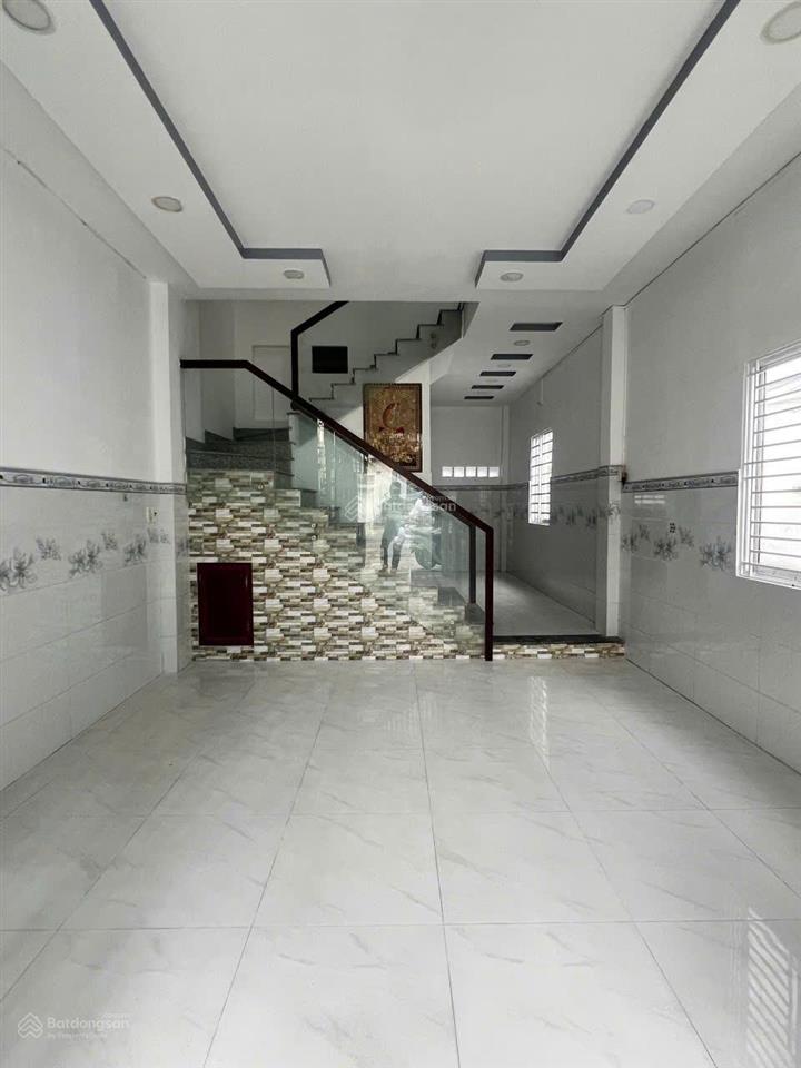 Nhà thuê mặt tiền hoàng ngân, phường phú định, q8  căn góc thoáng mát, cửa sổ hông và cửa sổ sau