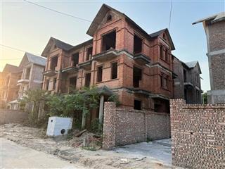 Bán nhà biệt thự song lập chính chủ, diện tích 180m2. đt 0982 277 ***