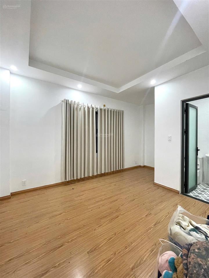 Bán nhà 5 tầng đối diện công viên, ngay khu vip tân sơn nhì