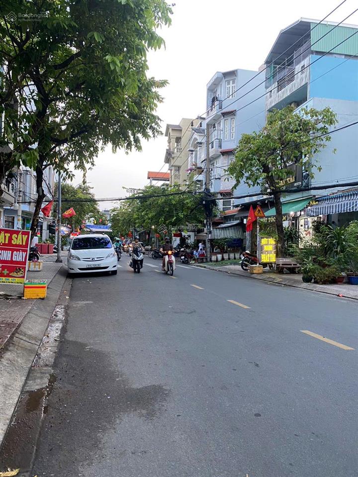 Mặt tiền đường 30m có khuôn viên đẹp nhất tân phú