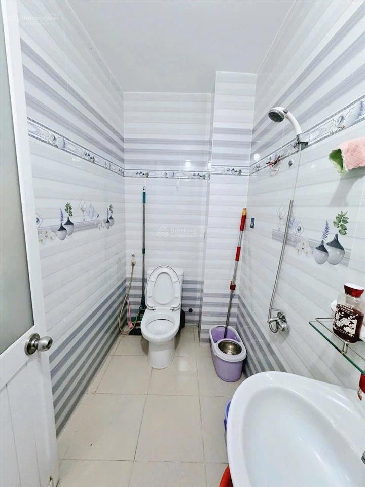 1/ ngay chợ tân hương, 5x20m, 1 lửng 3 lầu, sân thượng, có thang máy trong nhà!!