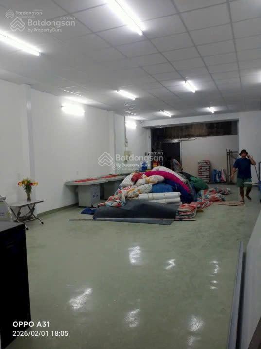 Nhà nhà ngay chợ tân hương, 8x19m 3 tầng giá chỉ 9.8 tỷ tl