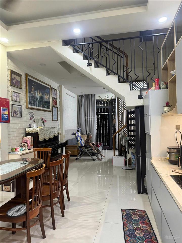 Bán nhà hẻm tân sơn nhì, 4x14m, 3 tầng mới kiên cố đẹp, hẻm thông ngay công viên