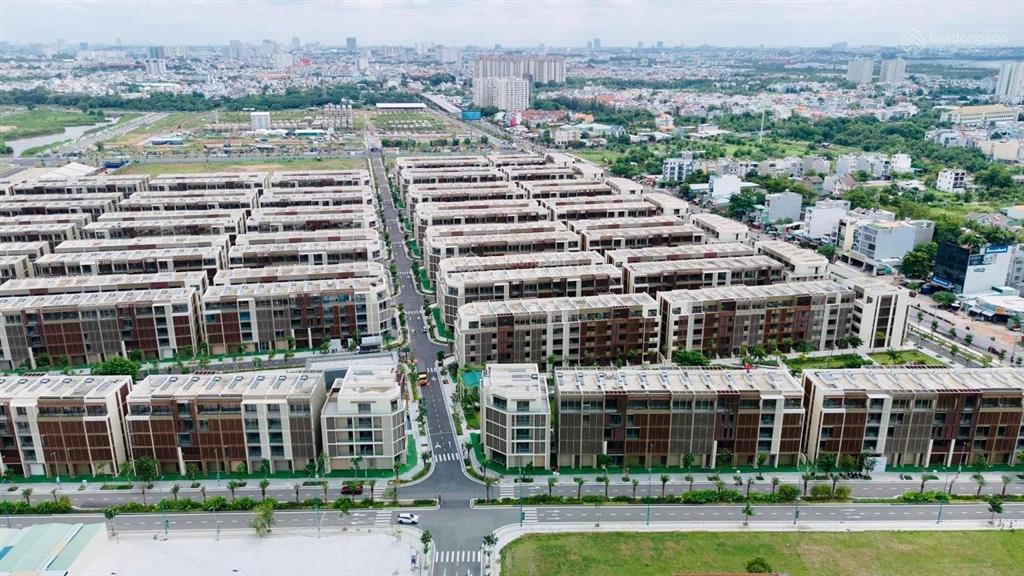 Bán đất nền tại kdc nam long, 15 tỷ dt 140 m2,dt 240m2 giá 23 tỷ 200, hàng hiếm giá tốt