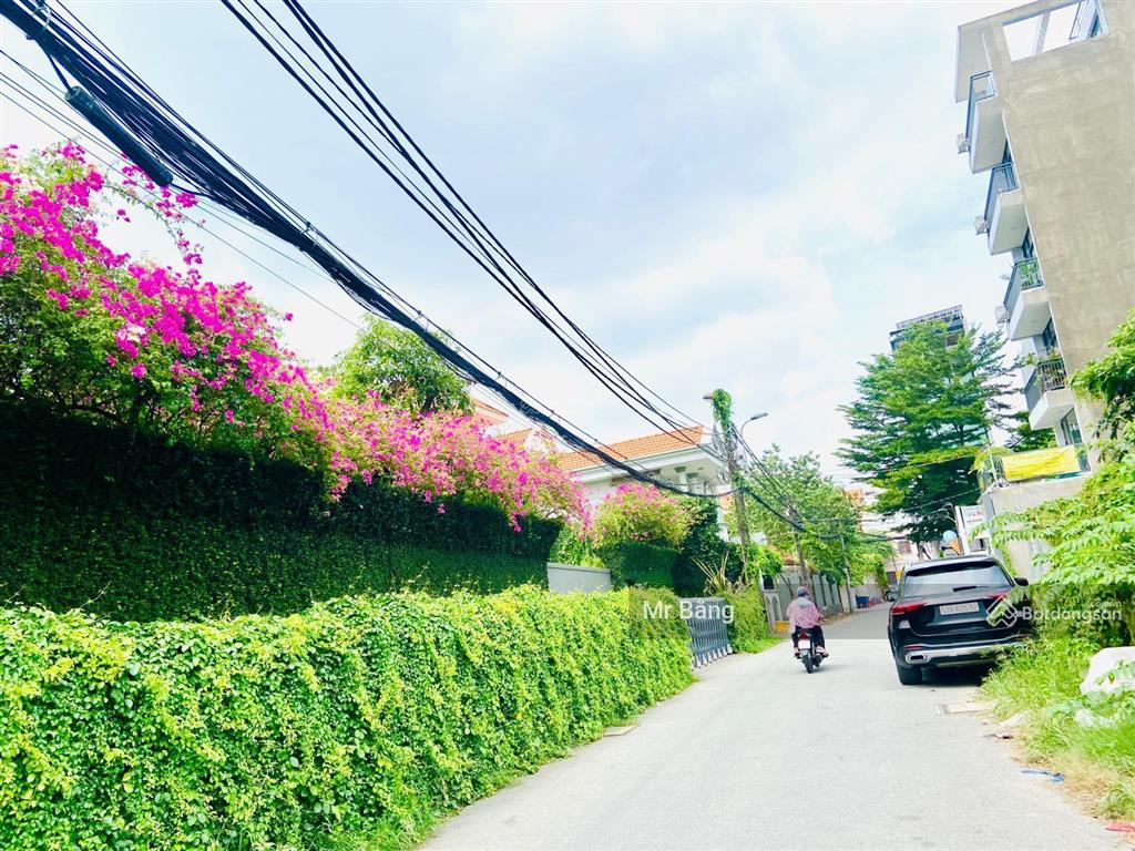 Chủ cần bán gấp lô đất có nhà xưỡng nhỏ,dt 893 full thổ