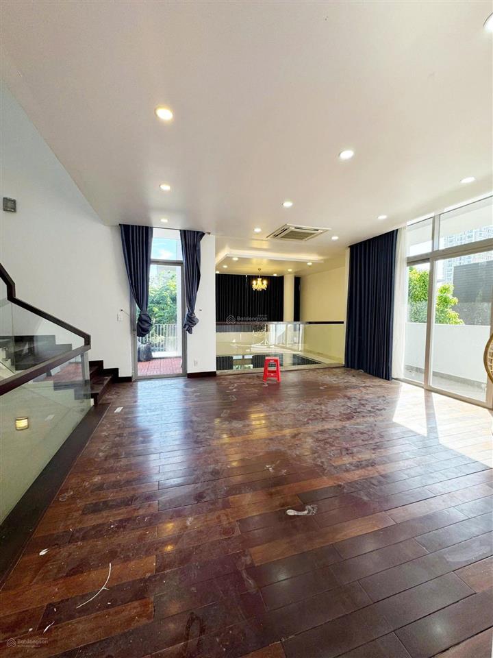 Bán biệt thự riviera cove, hai mặt tiền trước sau, dt 495m2 giá 55 tỷ thương lượng