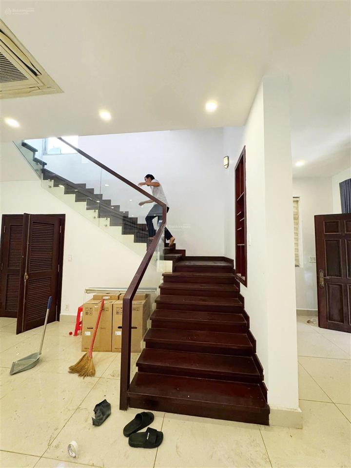 Bán biệt thự riviera cove, hai mặt tiền trước sau, dt 495m2 giá 55 tỷ thương lượng