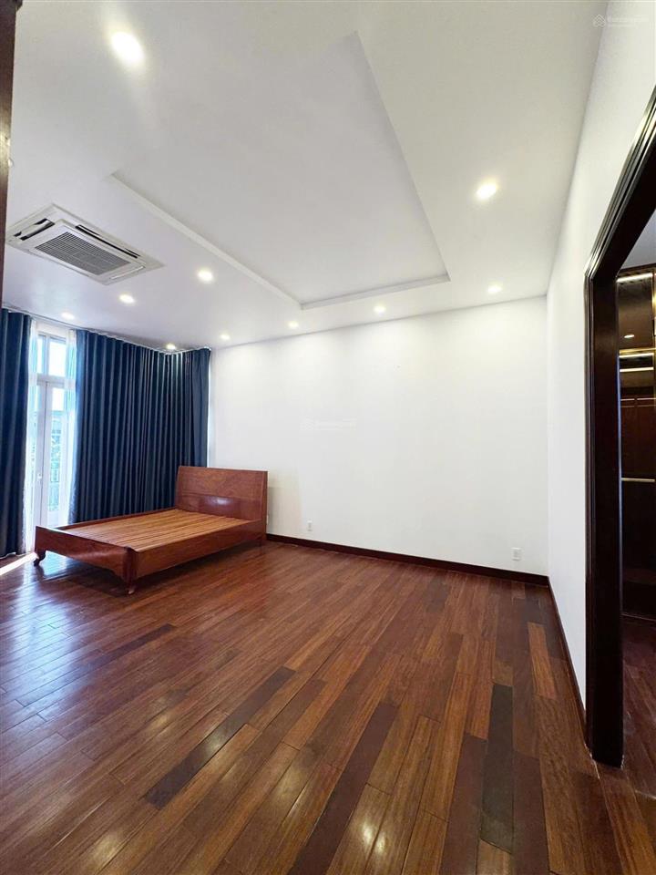 Bán biệt thự riviera cove, hai mặt tiền trước sau, dt 495m2 giá 55 tỷ thương lượng