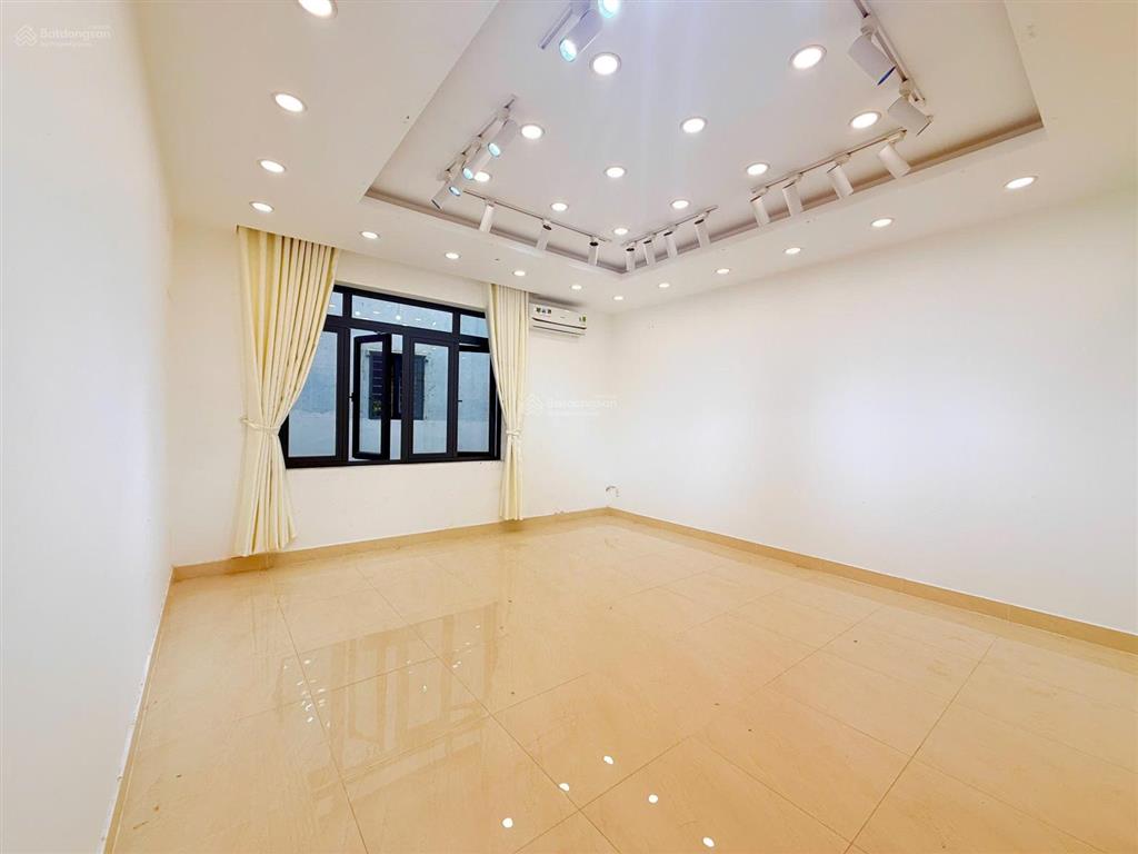 Nhà đẹp ở ngay hẻm xe tải (4.8m x 19m) 5 tầng st  trường sa q.pn