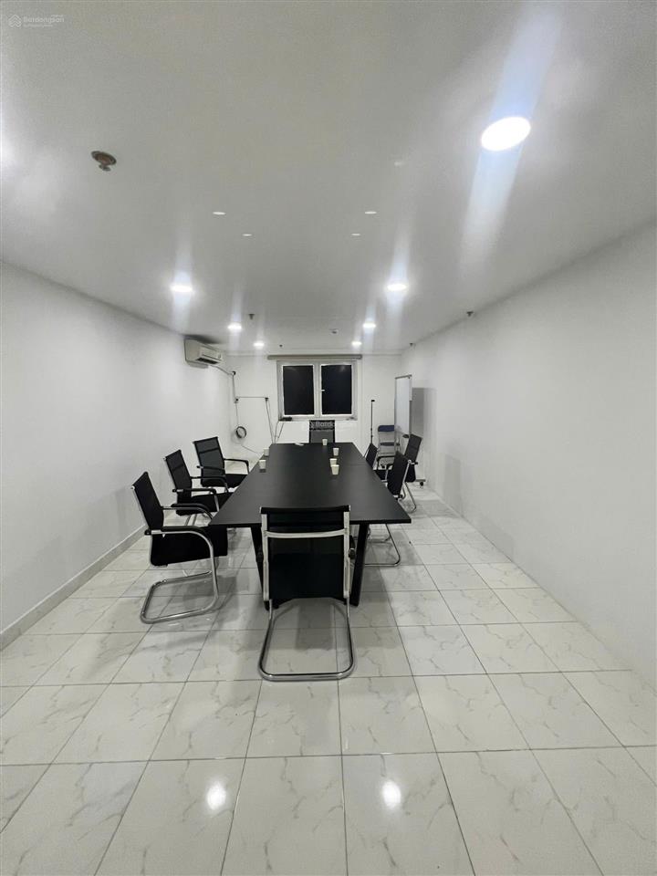 Chuyển nhượng tòa nhà 5 lầu, gần 1000m2 đất chỉ nhỉnh 200 tỷ, khu compound quốc hương thảo điển