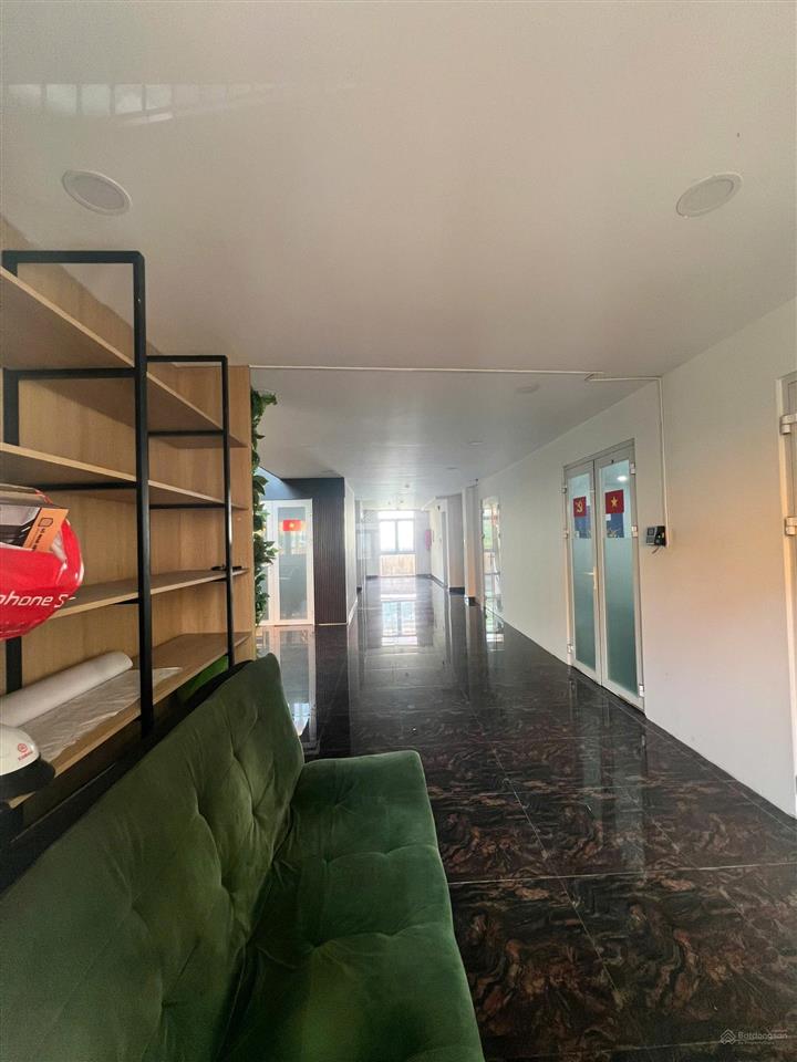 Chuyển nhượng tòa nhà 5 lầu, gần 1000m2 đất chỉ nhỉnh 200 tỷ, khu compound quốc hương thảo điển