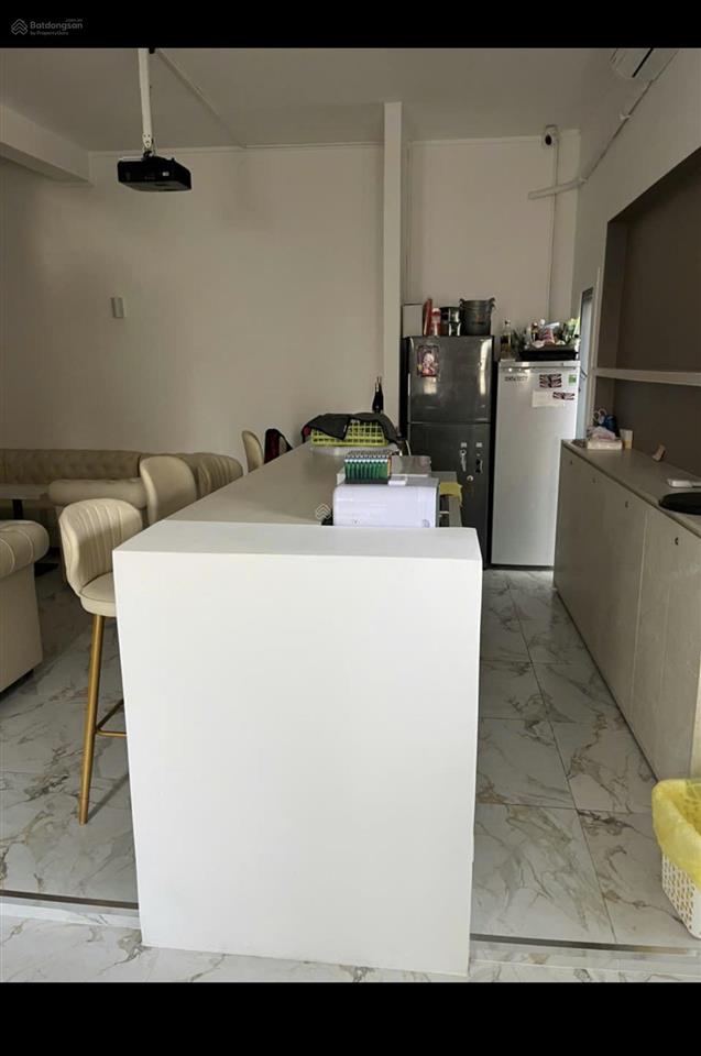 Mặt tiền đường nguyễn thị minh khai p. sài gòn q1 (9.5mx8m) trệt 2 lầu, dòng tiền 80tr/tháng