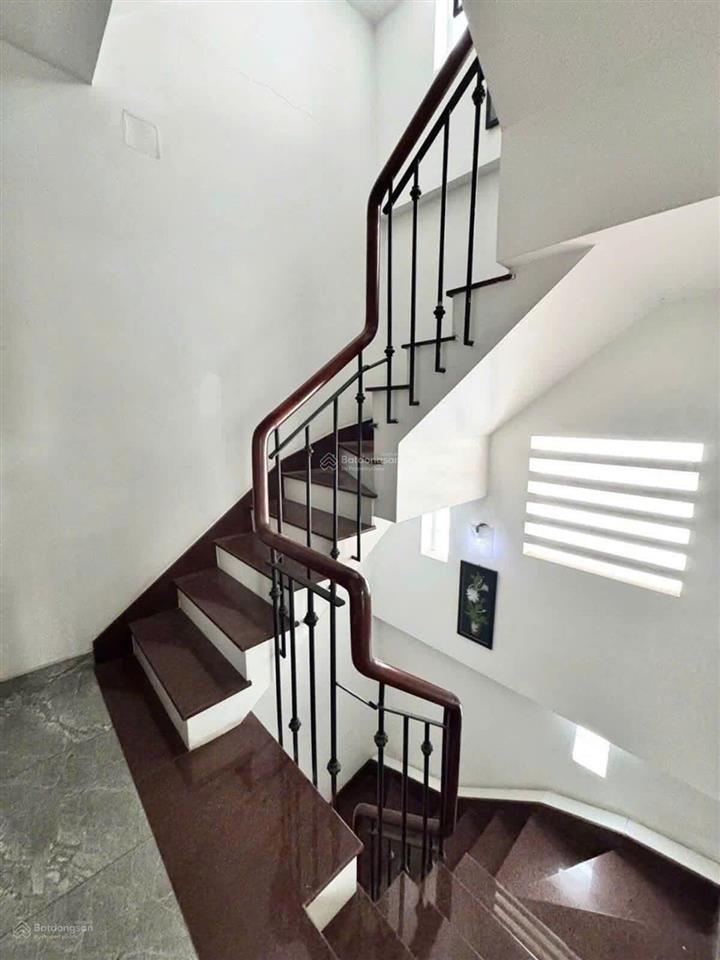 Bán căn villa mini ngay nguyễn văn trỗi (5,5m x 20m)  hầm + 5 tầng chỉ 2x tỷ