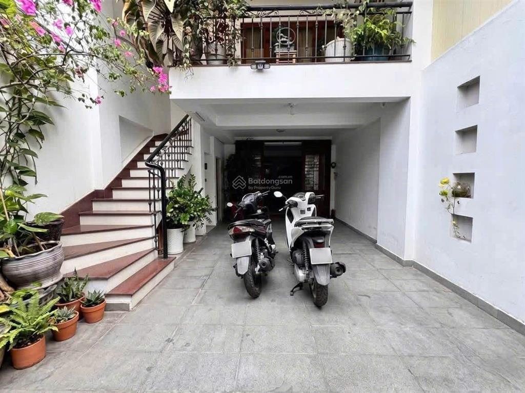 Bán căn villa mini ngay nguyễn văn trỗi (5,5m x 20m)  hầm + 5 tầng chỉ 2x tỷ