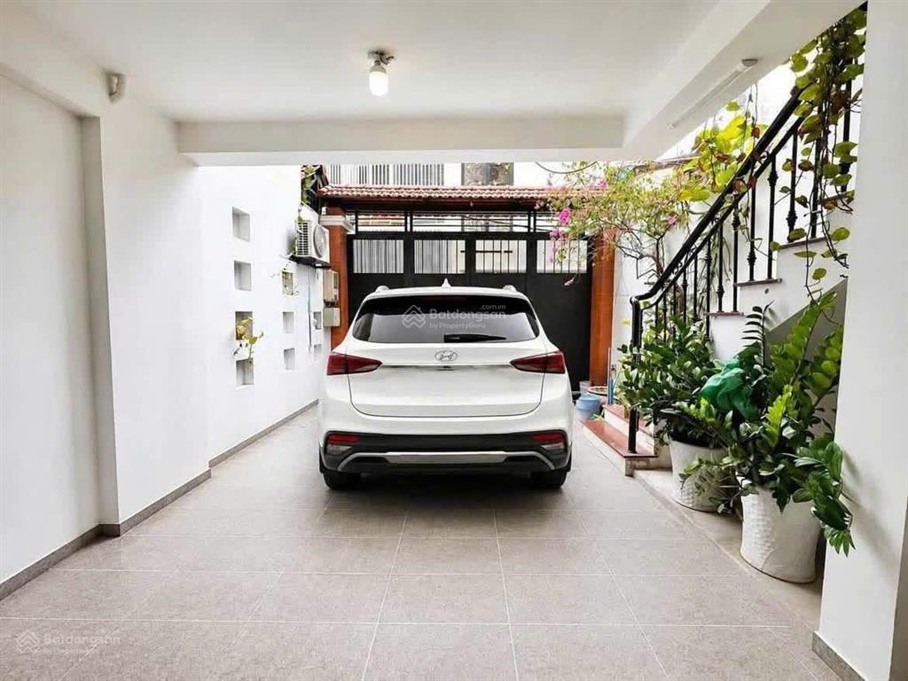 Bán căn villa mini ngay nguyễn văn trỗi (5,5m x 20m)  hầm + 5 tầng chỉ 2x tỷ