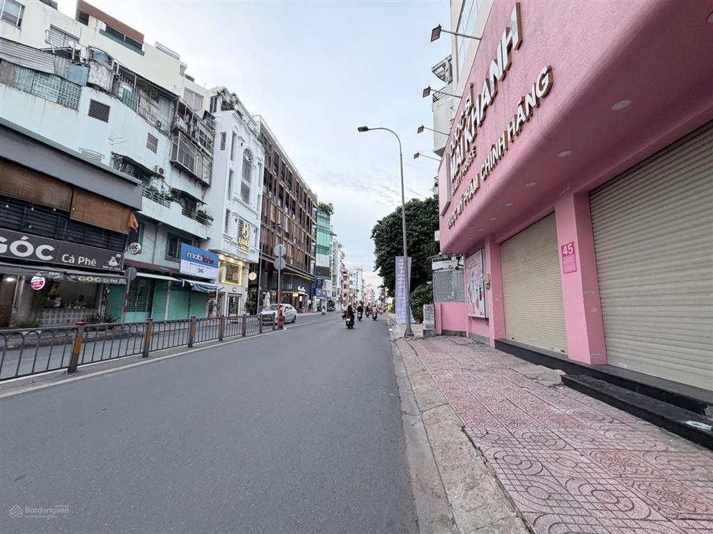 Mặt tiền gần sân bay!! (11.5m * 12m)  trệt, 3 lầu, sân thượng  nhỉnh 20 tỷ, có thang máy