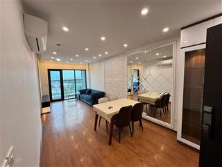 Gia đình cần bán căn góc 3 ngủ view vinhomes riverside. 79,1m2. để lại nội thất.  0981 716 ***