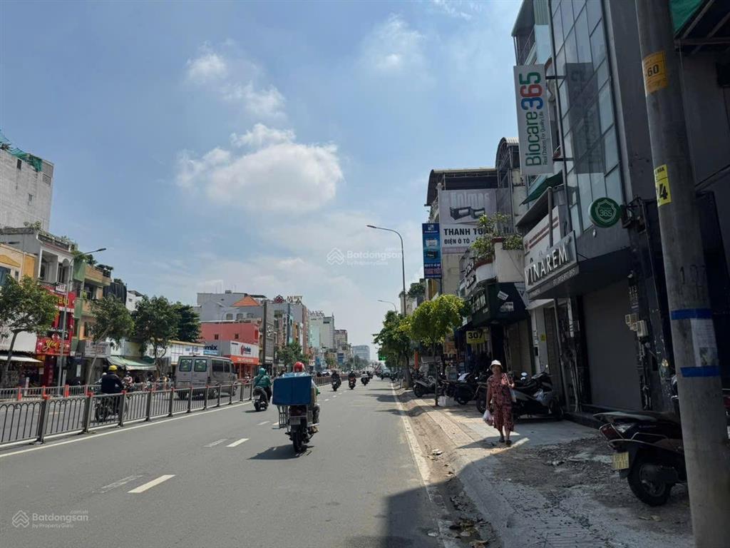 Bán nhà 2 mặt tiền cộng hoà,quận tân bình gần etown, khu k300 (dt 5.5x38m) tiện kinh doanh.