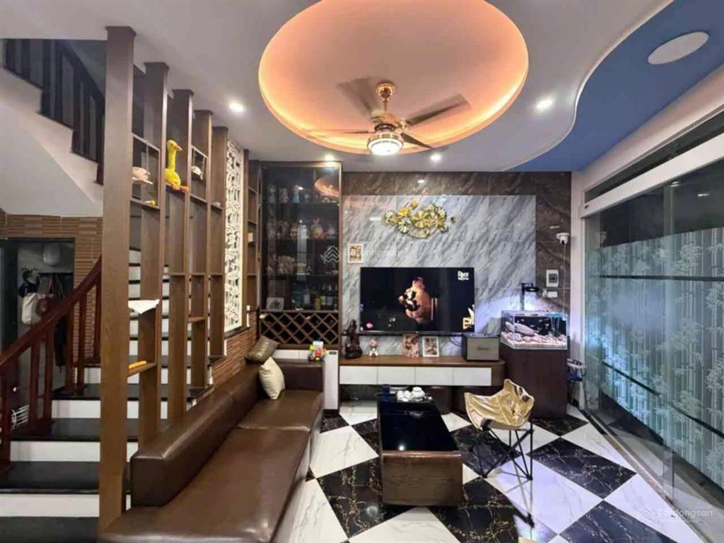 Chỉ 6 tỷ có ngay lô góc 5t dt 38m2 full nội thất khách mua chỉ việc về ở nhà ngay cạnh hồ mát mẻ