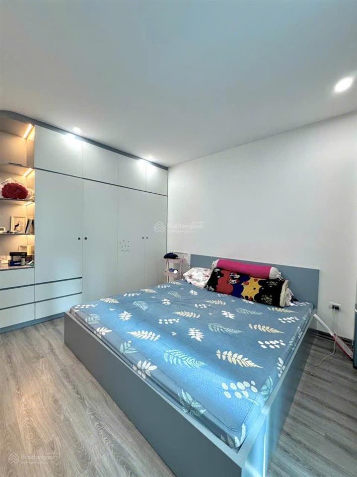 Chỉ 6 tỷ có ngay lô góc 5t dt 38m2 full nội thất khách mua chỉ việc về ở nhà ngay cạnh hồ mát mẻ