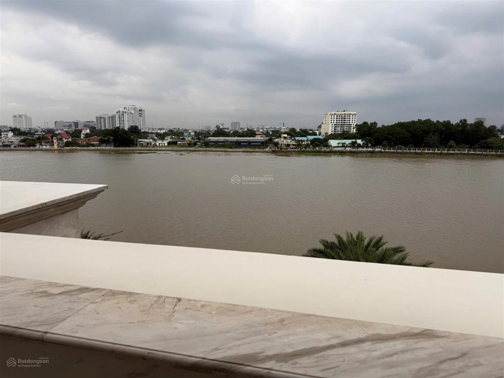 Cần tiền bán gấp toà nhà căn hộ mặt sông thảo điền