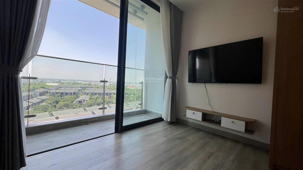 Cho thuê ch studio tòa sol forest, giá 5,5tr/tháng, hướng mát, đầy đủ nội thất