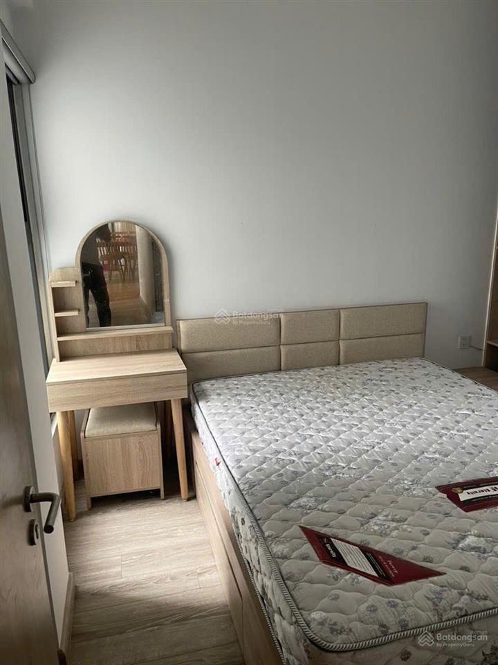 Bán căn 2 ngủ ban công rộng bên lake, 63m2 giá 3,820 tỷ bao phí.  0328 920 ***