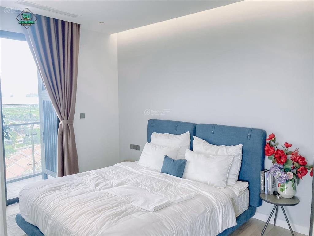 Cần bán căn hộ cao cấp mặt đường bãi cháy nằm ngay phố đi bộ cách biển 100m . giá 2tỷ4