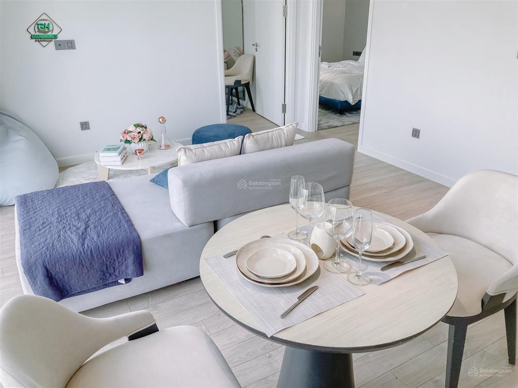 Cần bán căn hộ cao cấp mặt đường bãi cháy nằm ngay phố đi bộ cách biển 100m . giá 2tỷ4